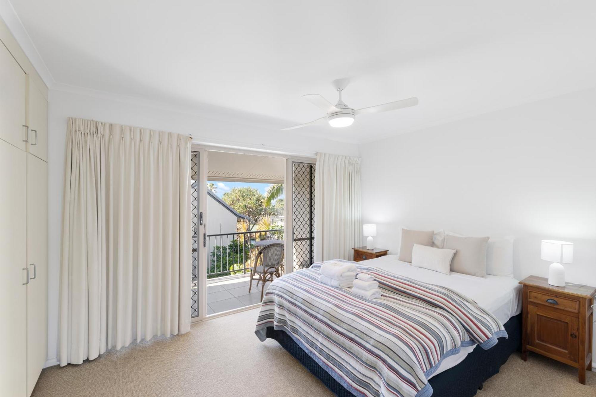 Beach Breakers Resort Sunrise Beach Esterno foto